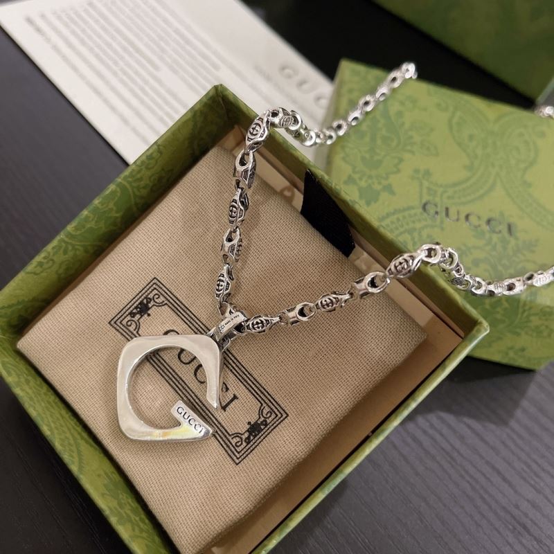 G*u*i necklaces